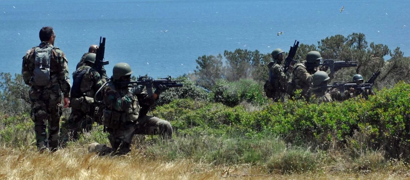 Καμένα Βούρλα: Έλληνες βατραχάνθρωποι εξουδετέρωσαν όλμο - Εντυπωσιακές εικόνες (φώτο - βίντεο)